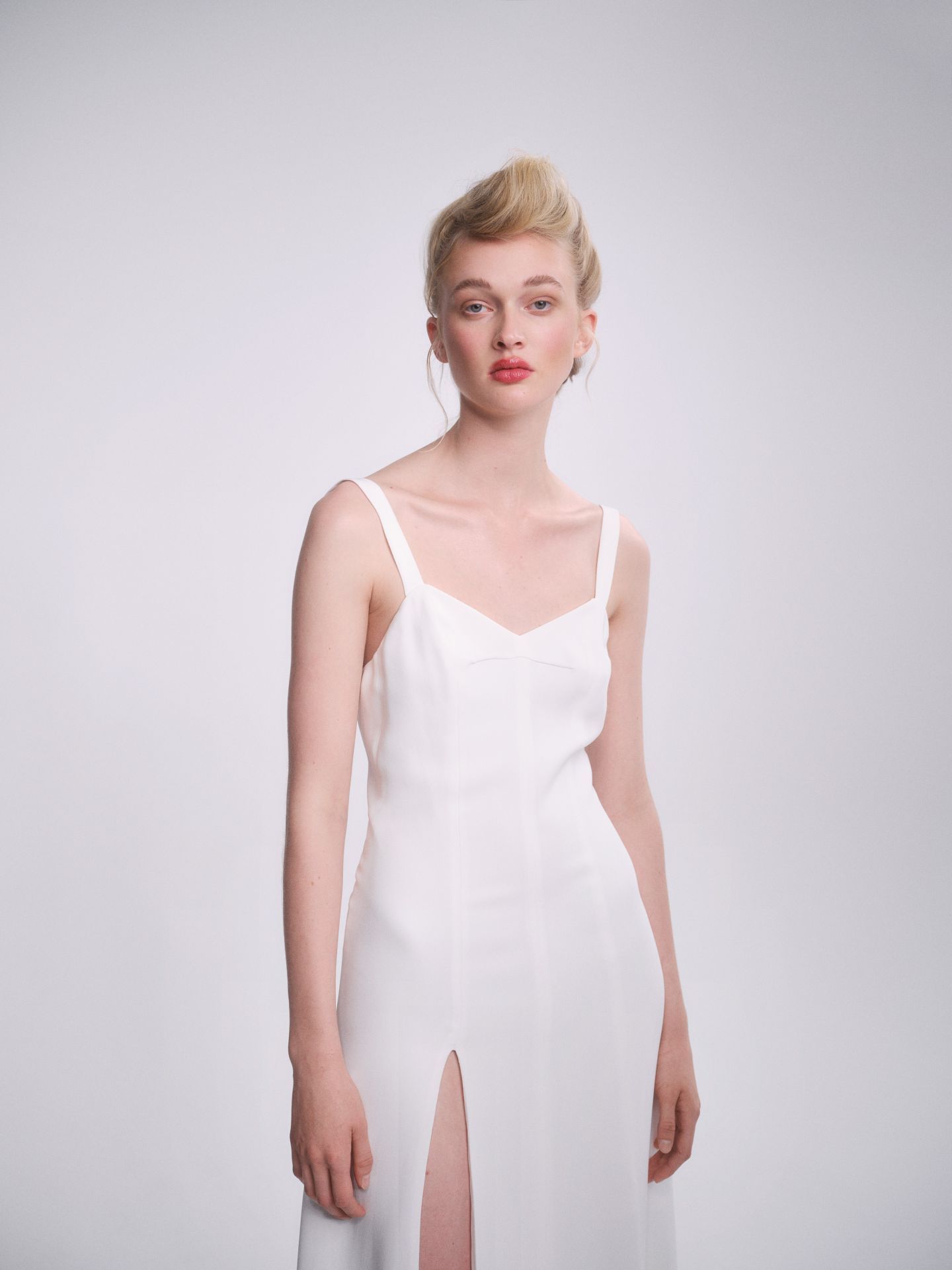 Minimalistisches Designer Hochzeitskleid mit Schlitz